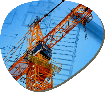 Una grúa trabajando con un plano de construcción de fondo